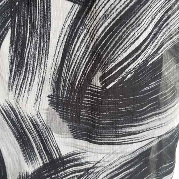 ⭐3/$25⭐ NWT Reitmans Women's Abstract Blouse Size LP - Picture 5 of 15